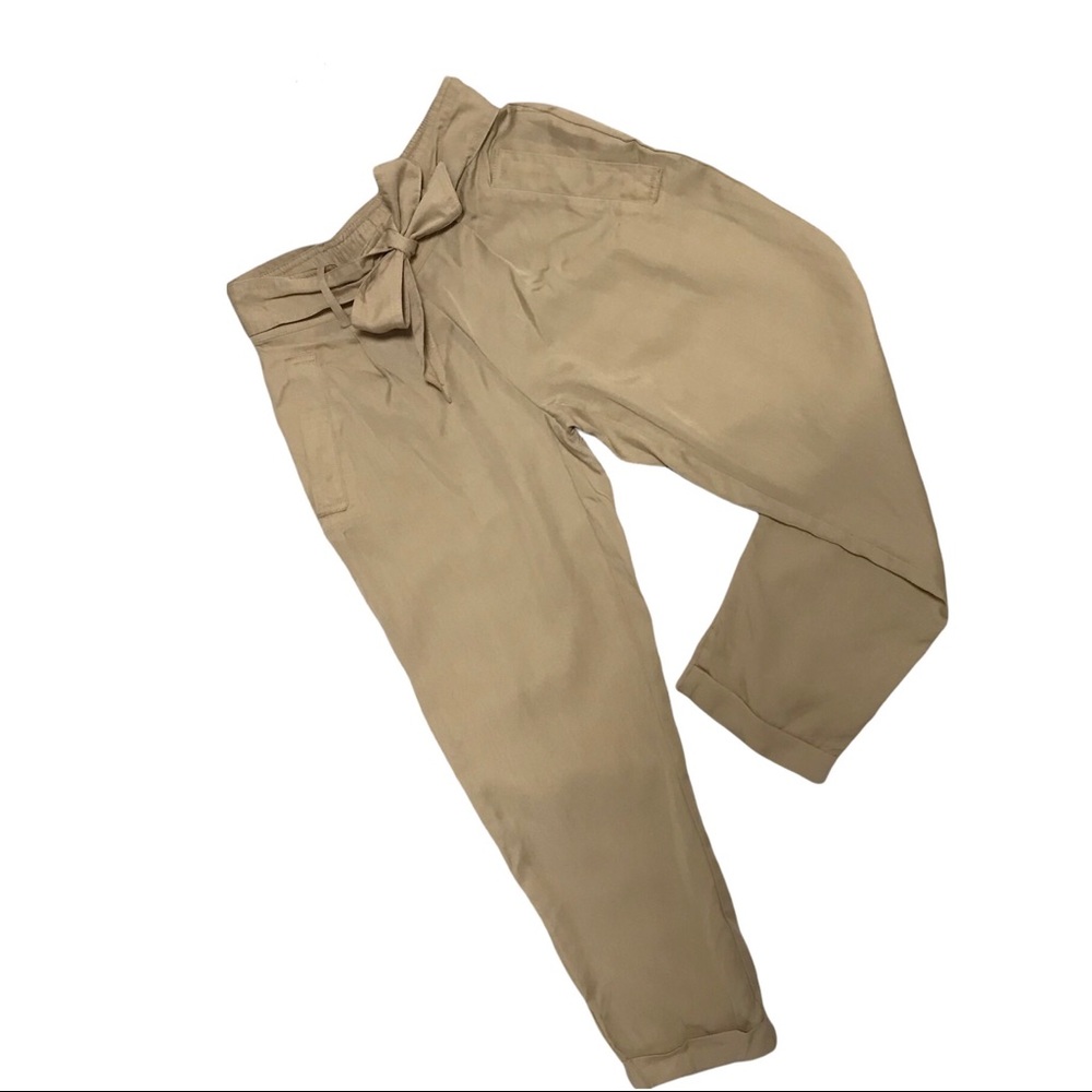 NWOT Women’s Beige/khaki Cropped Mid-rise Paperbag Pants in Size XS